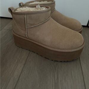 Ugg ultra mini Tan Suede Platform